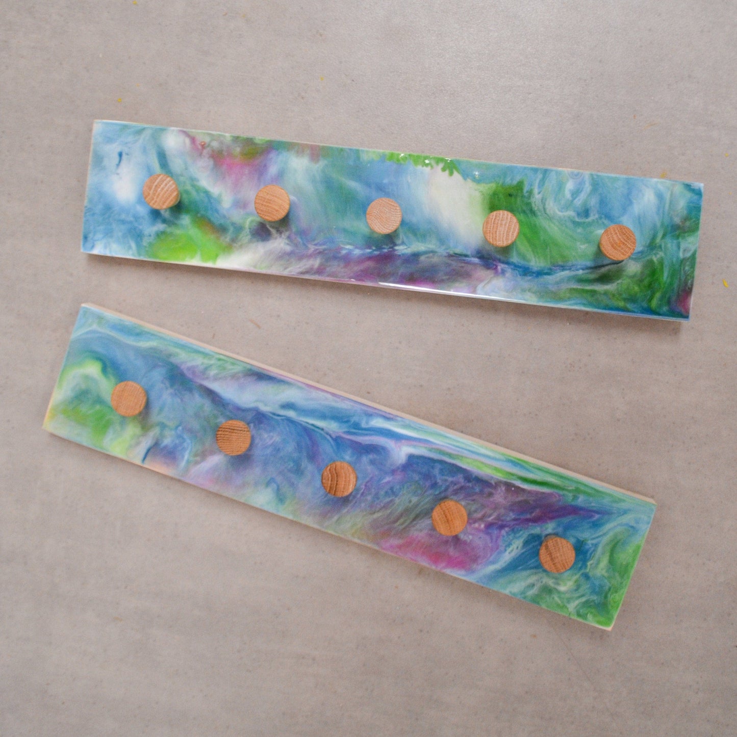 Resin coat rack with Oak wall hanging hooks, resin entryway rack