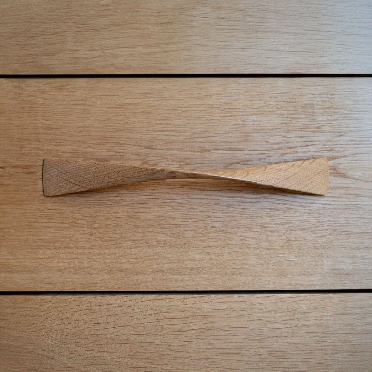 Twisted Oak Drawer Handles, Minimalist Oak Kitchen Handles, wooden twist handle