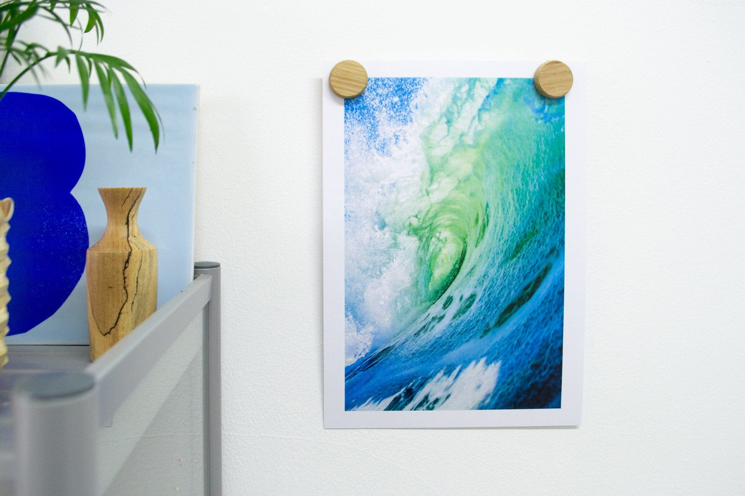 Magnet Dots: Oak Poster Hanging Magnets, Magnetic poster hanging kit